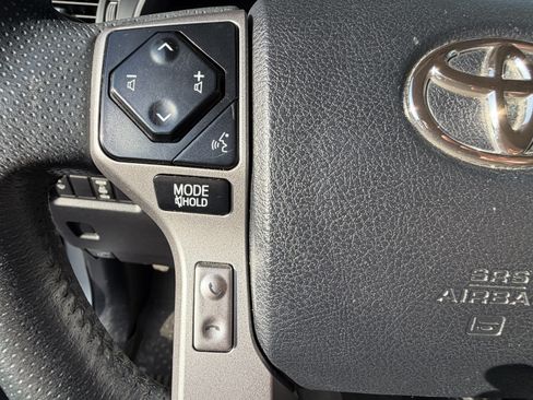 Used 2020 Toyota 4Runner SR5 Premium w/ Moonroof Package AWD/4WD image 19