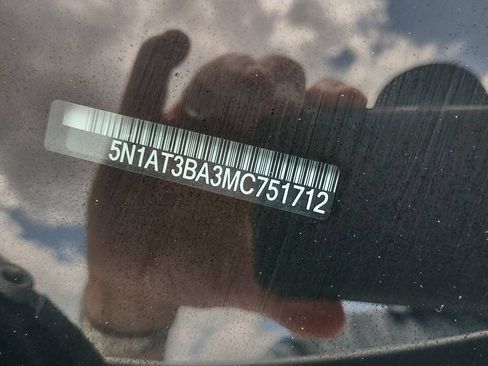 Used 2021 Nissan Rogue SV FWD image 7