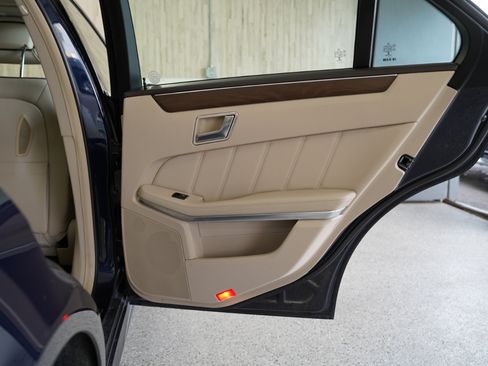 Used 2016 Mercedes-Benz E 350 4dr Sdn E 350 Sport RWD image 37