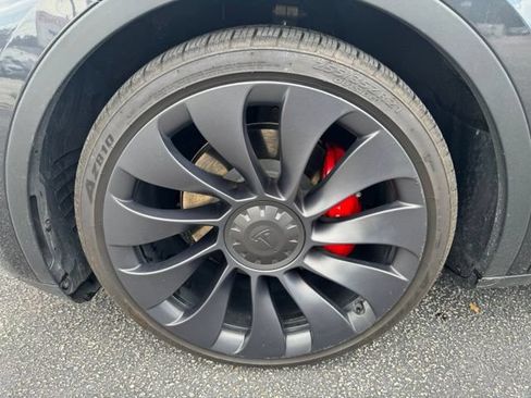 Used 2024 Tesla Model Y Performance AWD/4WD image 7