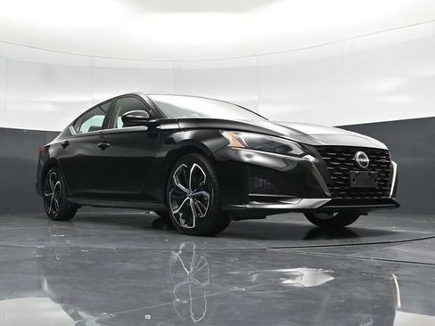 Used 2024 Nissan Altima 2.5 SR FWD image 54