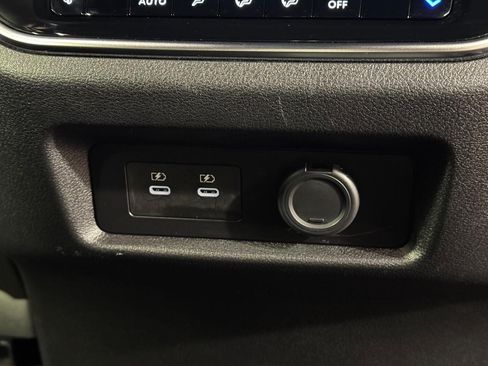 Used 2025 Nissan Armada Platinum AWD/4WD image 12