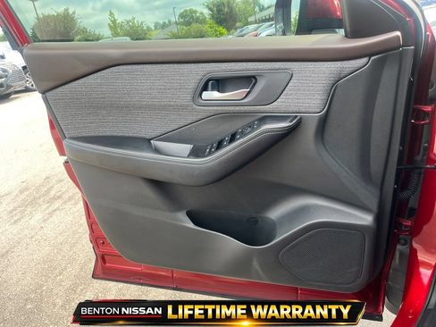 Used 2021 Nissan Rogue SV AWD/4WD image 11