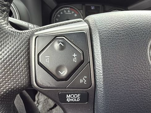 Used 2018 Toyota Tacoma TRD Sport AWD/4WD image 26