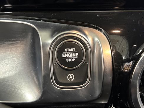 Used 2020 Mercedes-Benz GLB 250 4MATIC image 33