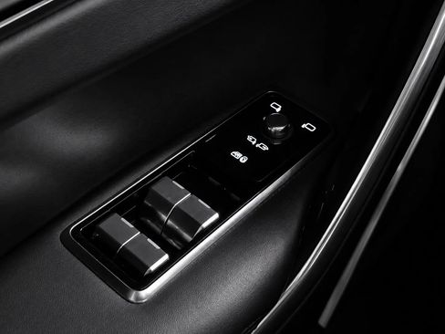 Used 2021 Jaguar F-PACE S AWD/4WD image 33