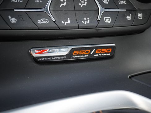 Used 2016 Chevrolet Corvette Z06 w/ 3LZ Preferred Equipment Group RWD image 39