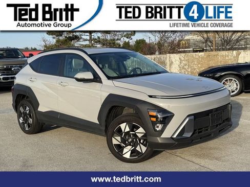 Used 2025 Hyundai Kona SEL image 1