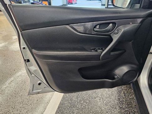 Used 2020 Nissan Rogue S AWD/4WD image 24