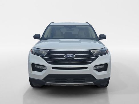Used 2023 Ford Explorer XLT w/ Equipment Group 202A image 9