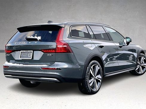 Certified 2026 Volvo V60 B5 Cross Country Plus w/ Protection Package Premier image 6