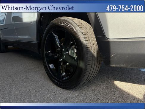 Used 2023 Jeep Grand Cherokee L Laredo image 9