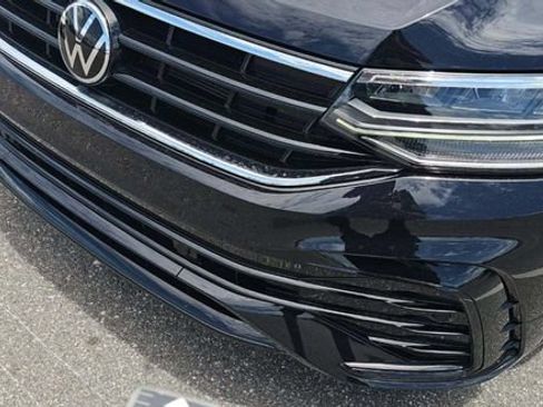 Used 2023 Volkswagen Tiguan SE R-Line FWD image 8