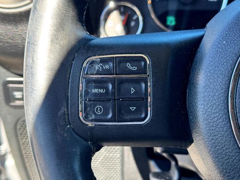 Used 2018 Jeep Wrangler Unlimited Rubicon w/ Connectivity Group image 26