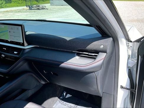 Used 2025 Ford Explorer ST-Line w/ ST-Line Street Pack AWD/4WD image 15
