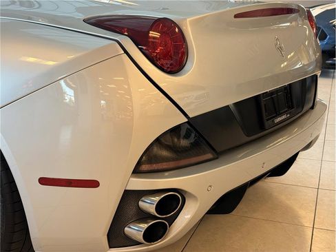Used 2011 Ferrari California image 27