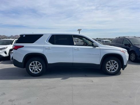 Used 2021 Chevrolet Traverse LS image 3