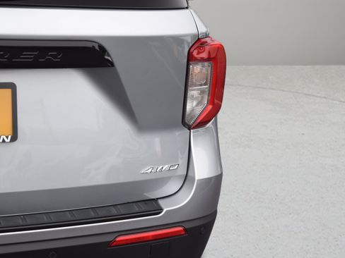 Used 2023 Ford Explorer ST-Line AWD/4WD image 6