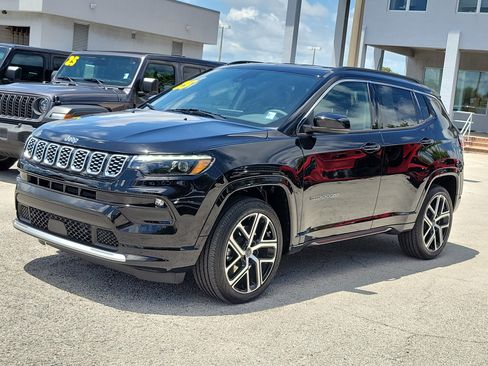Used 2025 Jeep Compass Limited w/ Elite Group AWD/4WD image 2