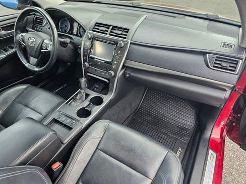 Used 2015 Toyota Camry XLE w/ Moonroof Package FWD image 11