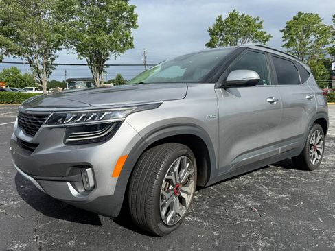 Used 2021 Kia Seltos SX w/ SX Sunroof Package AWD/4WD image 2