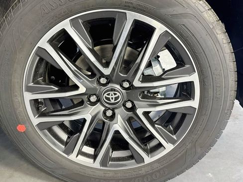 New 2026 Toyota Corolla Cross XLE image 31
