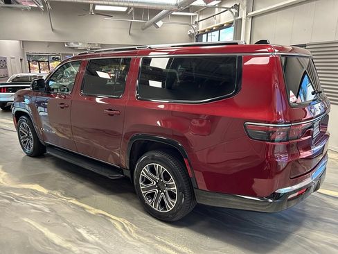 Used 2024 Jeep Wagoneer L Series II w/ Flexible Seating Group AWD/4WD image 36