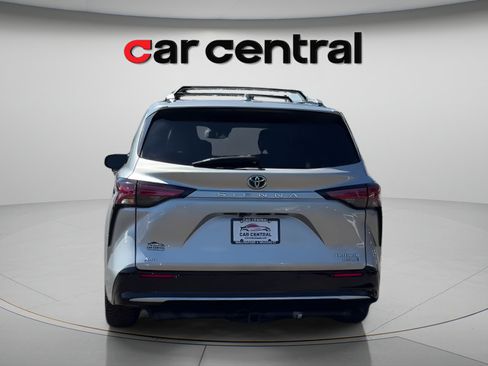 Used 2022 Toyota Sienna Platinum AWD/4WD image 4