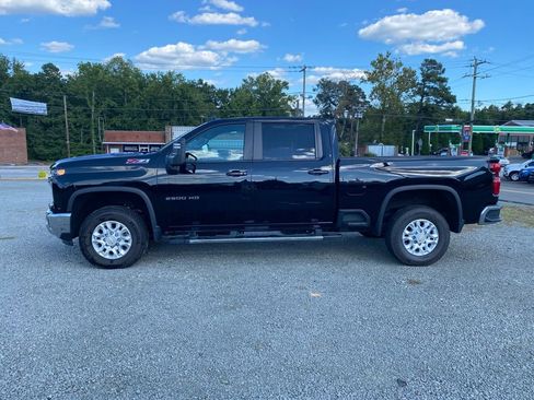 Used 2024 Chevrolet Silverado 2500 LT image 6