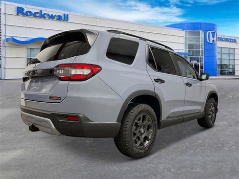 New 2025 Honda Pilot TrailSport image 8