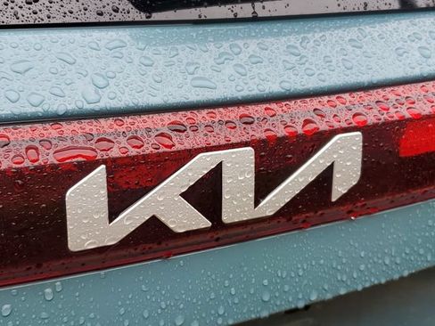 Certified 2024 Kia Seltos EX FWD image 8