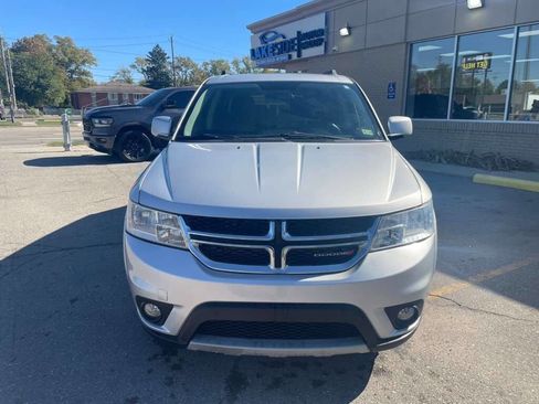 Used 2014 Dodge Journey SXT w/ Flexible Seating Group image 2
