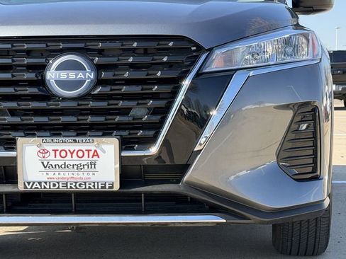 Used 2024 Nissan Kicks S image 8