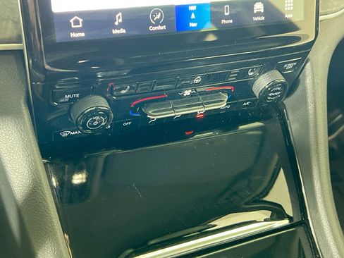 Used 2023 Jeep Grand Cherokee Limited image 16