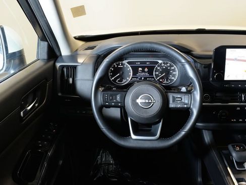 Used 2023 Nissan Pathfinder SL w/ Lighting Package (N92) AWD/4WD image 16