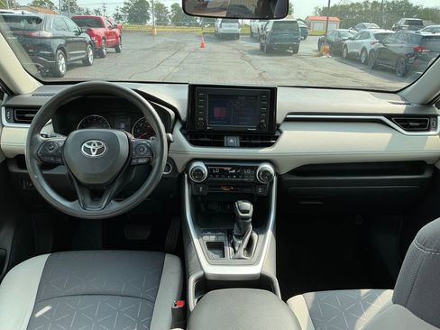 Used 2021 Toyota RAV4 XLE image 12