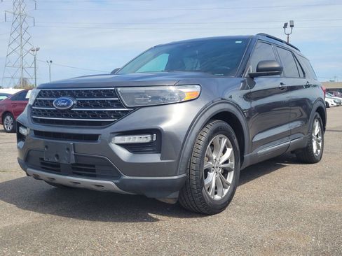 Used 2020 Ford Explorer XLT w/ Equipment Group 202A image 23