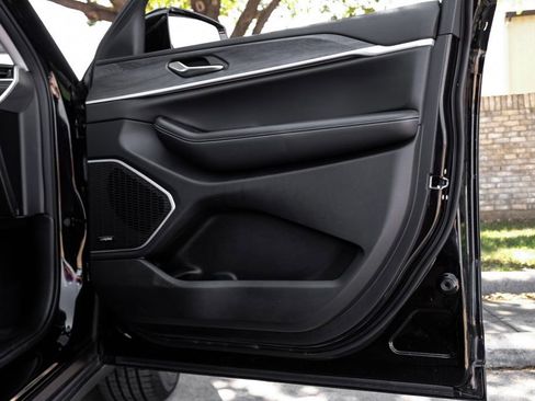 Used 2022 Jeep Grand Cherokee Limited image 55