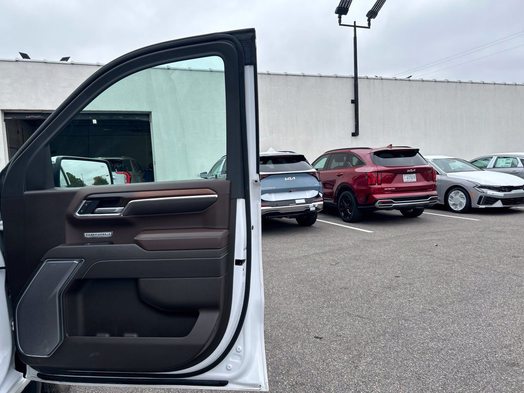 Used 2025 GMC Sierra 1500 Denali w/ Technology Package AWD/4WD image 19