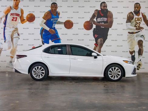 Used 2023 Toyota Camry LE FWD image 17