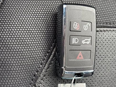 Used 2023 Land Rover Defender 110 X-Dynamic SE AWD/4WD image 46