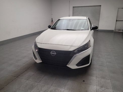 Used 2025 Nissan Altima 2.5 SV FWD image 15