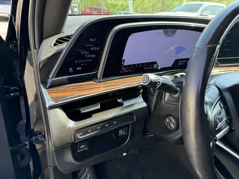 Used 2022 Cadillac Escalade Luxury image 14