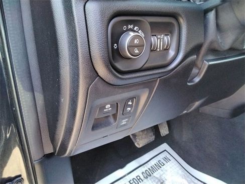 Used 2019 RAM 1500 Laramie image 27