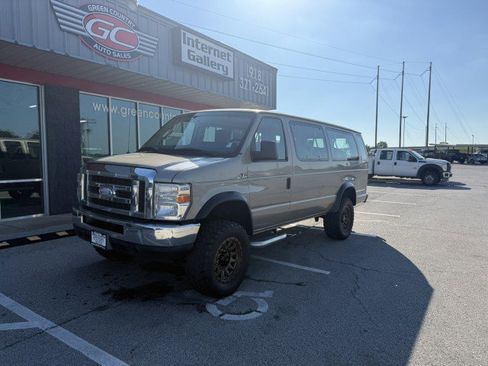 Used 2014 Ford E-350 and Econoline 350 XLT image 2