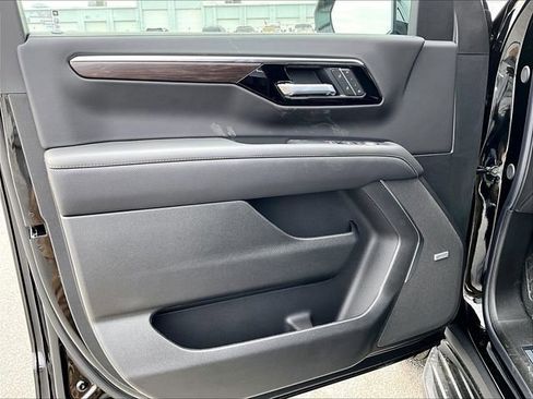 New 2026 Chevrolet Suburban Premier image 25