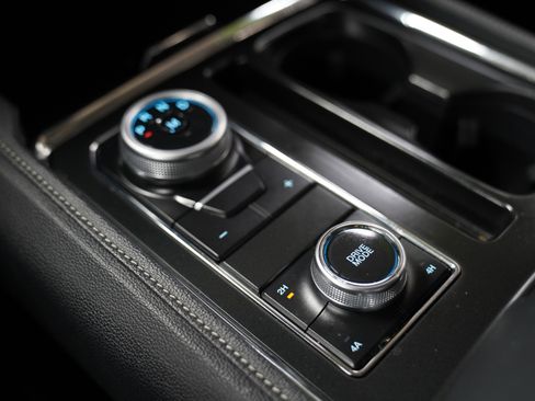 Used 2024 Ford Expedition XLT image 30