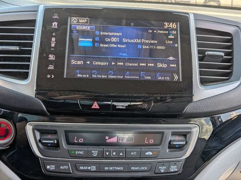 Used 2018 Honda Pilot Touring image 22