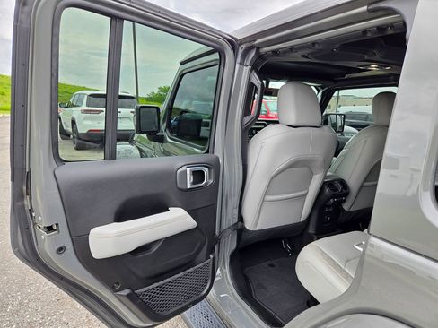 Used 2023 Jeep Wrangler Unlimited Sahara AWD/4WD image 29