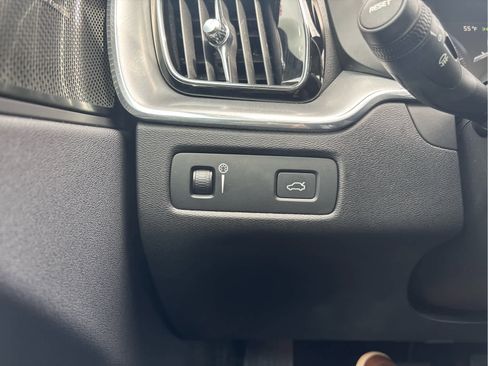 Used 2019 Volvo XC60 T6 Momentum w/ Multimedia Package AWD/4WD image 20